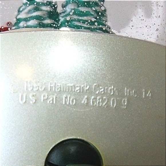 1990 Hallmark Light & Motion ornament Magic Keepsake Horse drawn carriage snow - Picture 7 of 7